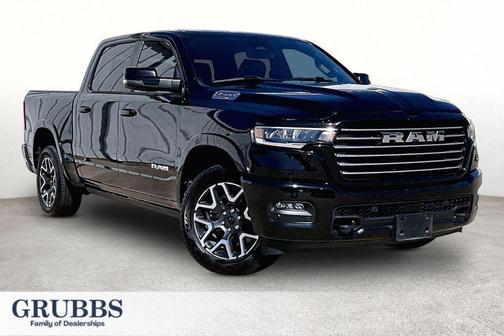 Diamond Black Crystal Pearlcoat 2025 RAM 1500 Laramie