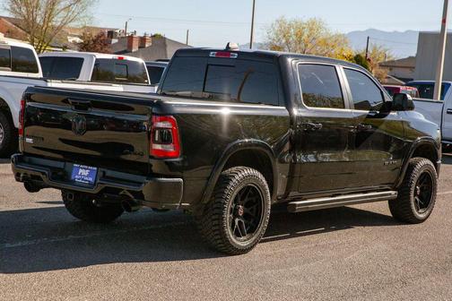 Diamond Black Crystal Pearlcoat 2020 RAM 1500 Laramie