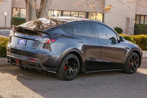 2024 Tesla Model Y Long Range Dual Motor All-Wheel Drive