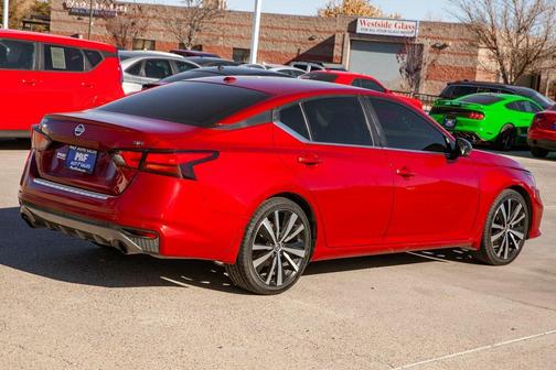 2021 Nissan Altima SR FWD