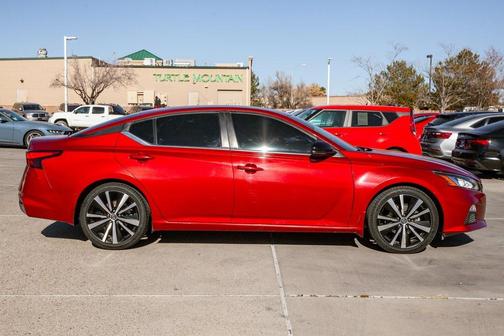 2021 Nissan Altima SR FWD