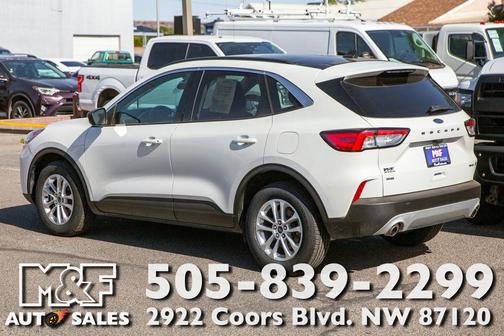 Star White Metallic Tri-Coat 2022 Ford Escape SE