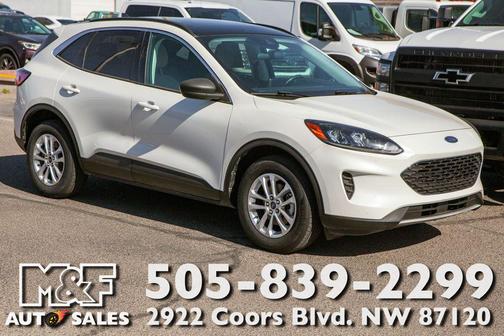Star White Metallic Tri-Coat 2022 Ford Escape SE