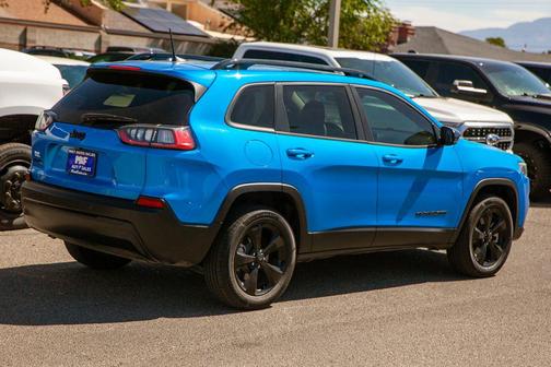 Hydro Blue Pearlcoat 2023 Jeep Cherokee Altitude
