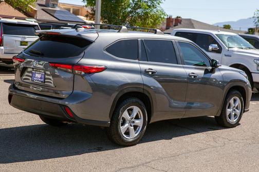 Magnetic Gray Metallic 2023 Toyota Highlander LE