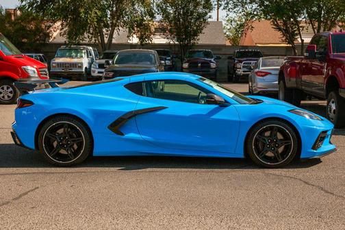 Rapid Blue 2022 Chevrolet Corvette Stingray w/2LT