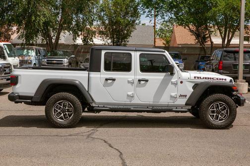 Bright White Clearcoat 2025 Jeep Gladiator Rubicon