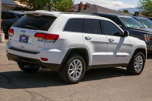 Bright White Clearcoat 2021 Jeep Grand Cherokee Laredo