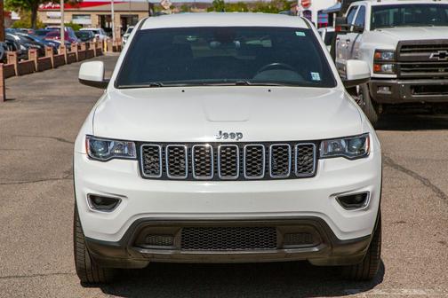 Bright White Clearcoat 2021 Jeep Grand Cherokee Laredo