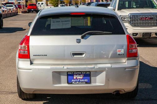 2005 Dodge Magnum SE