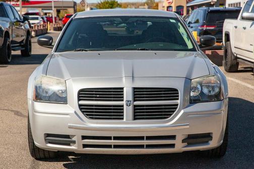 2005 Dodge Magnum SE