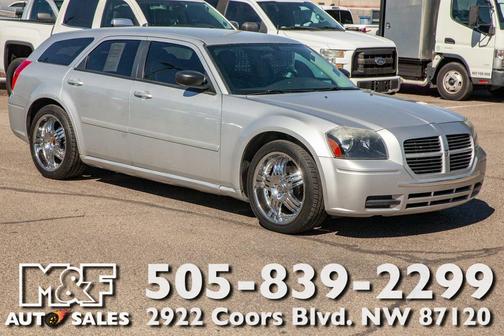 2005 Dodge Magnum SE