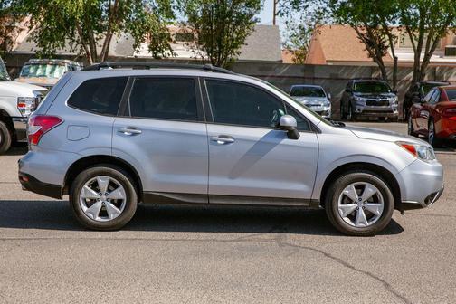 Ice Silver Metallic 2016 Subaru Forester 2.5i Premium