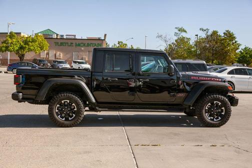 Black Clearcoat 2024 Jeep Gladiator Rubicon