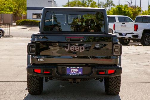 Black Clearcoat 2024 Jeep Gladiator Rubicon