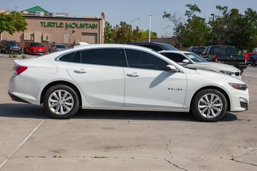 2022 Chevrolet Malibu FWD LT