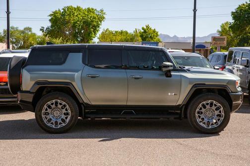 Moonshot Green Matte 2024 GMC HUMMER EV SUV 3X