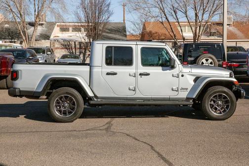 2023 Jeep Gladiator Overland