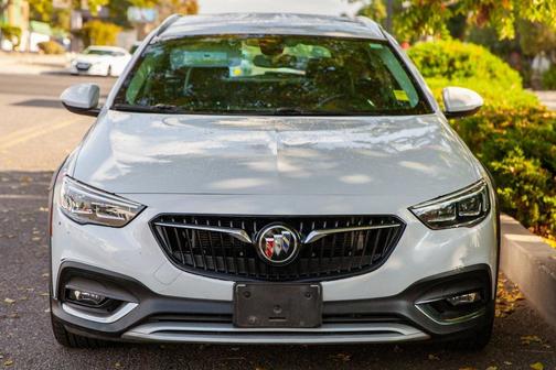 2018 Buick Regal TourX Essence