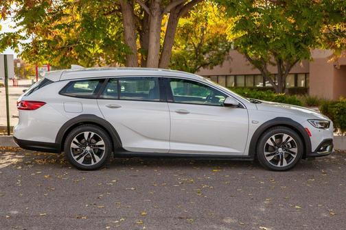 2018 Buick Regal TourX Essence