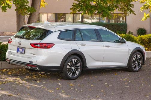2018 Buick Regal TourX Essence