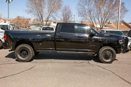 2022 RAM 3500 Laramie Crew Cab 4x4 8' Box