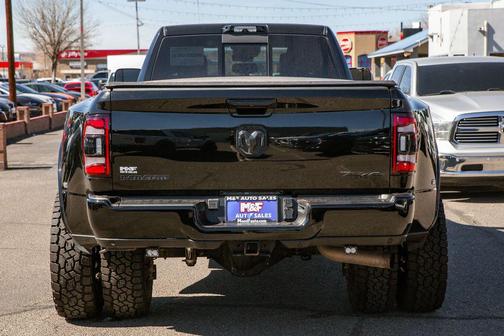 2022 RAM 3500 Laramie Crew Cab 4x4 8' Box
