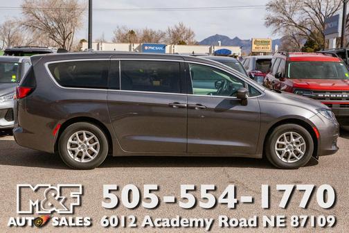 2023 Chrysler Voyager LX