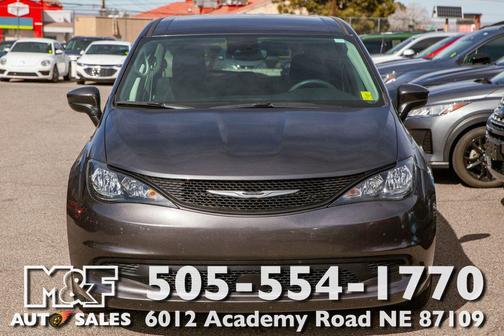 2023 Chrysler Voyager LX