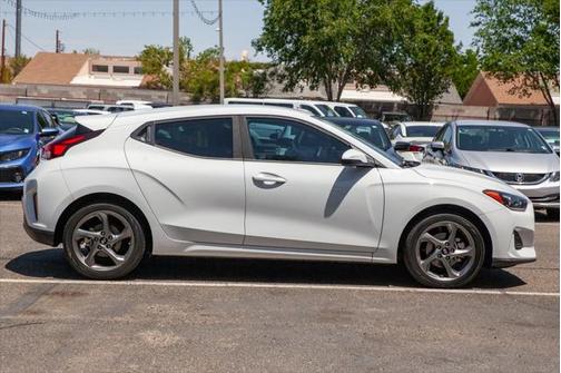 2021 Hyundai Veloster 2