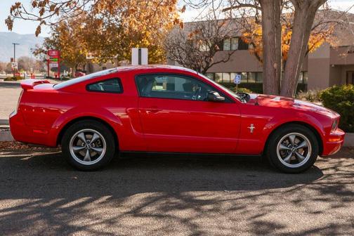 2006 Ford Mustang Deluxe