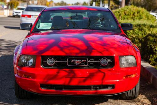 2006 Ford Mustang Deluxe