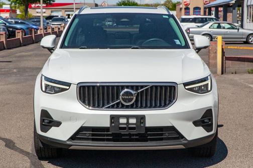 2023 Volvo XC40 B5 Plus Bright Theme