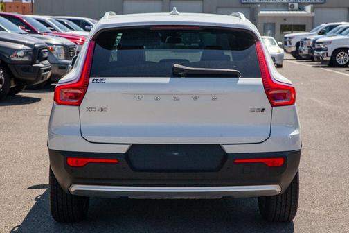 2023 Volvo XC40 B5 Plus Bright Theme