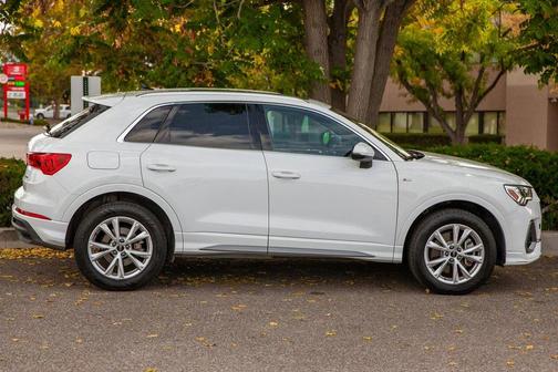 2024 Audi Q3 Premium 45 TFSI S line quattro Tiptronic