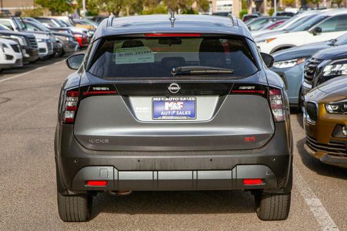 Gun Metallic 2025 Nissan Kicks SR