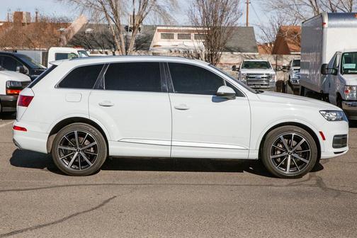Glacier White 2018 Audi Q7 3.0T Prestige