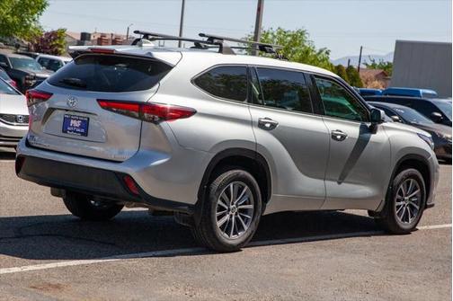 2020 Toyota Highlander LE