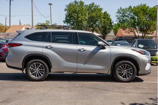 2020 Toyota Highlander LE