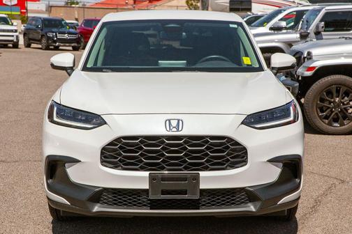 Platinum White Pearl 2024 Honda HR-V LX