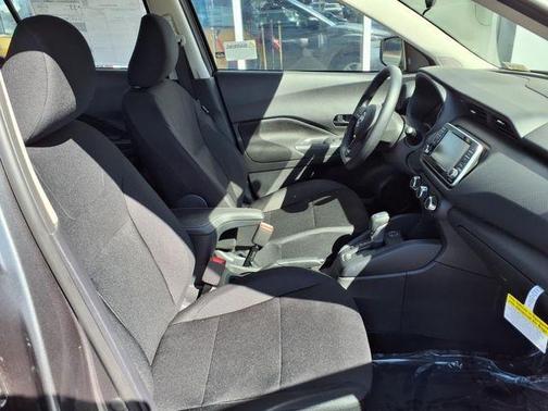 Gun Metallic 2025 Nissan Kicks Play S