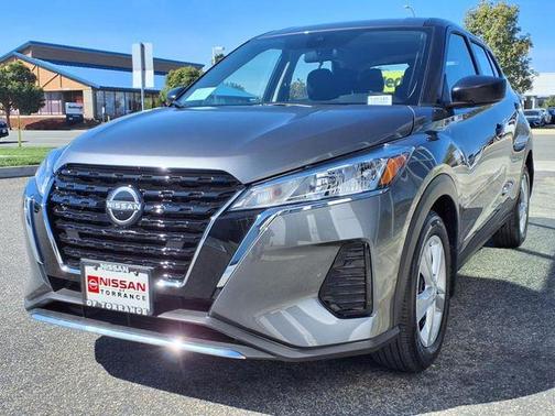 Gun Metallic 2025 Nissan Kicks Play S