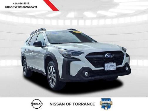 Crystal White Pearl 2025 Subaru Outback Premium