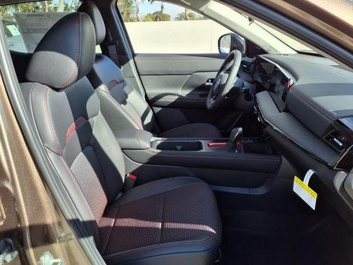 Canyon Bronze Metallic 2026 Nissan Kicks SR
