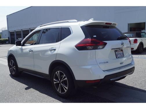 Photo 3 of 3 of 2020 Nissan Rogue SV