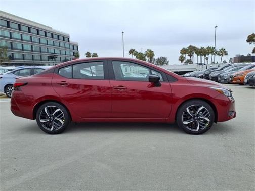 2025 Nissan Versa 1.6 SR