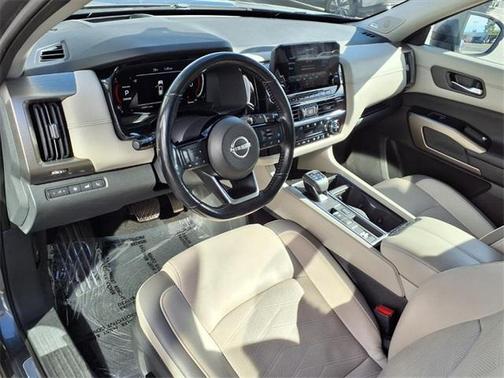 2022 Nissan Pathfinder Platinum