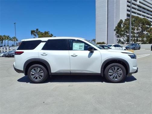 2025 Nissan Pathfinder S