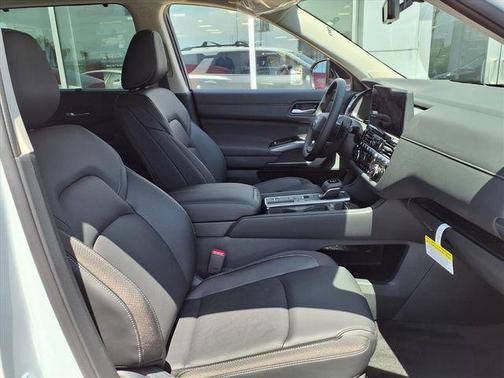 Everest White P 2026 Nissan Pathfinder SL
