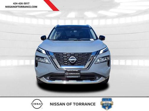 Gray / Black 2022 Nissan Rogue Platinum